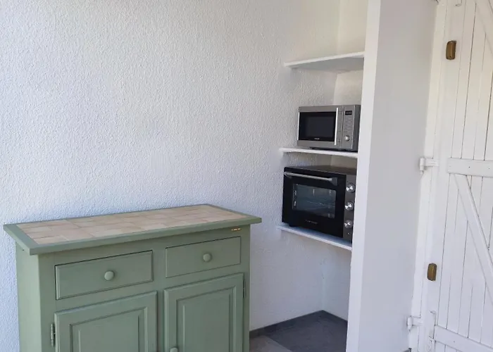 Holiday home Les Pieds Dans L'eau Aux Mers Du Sud - Les Ayguades